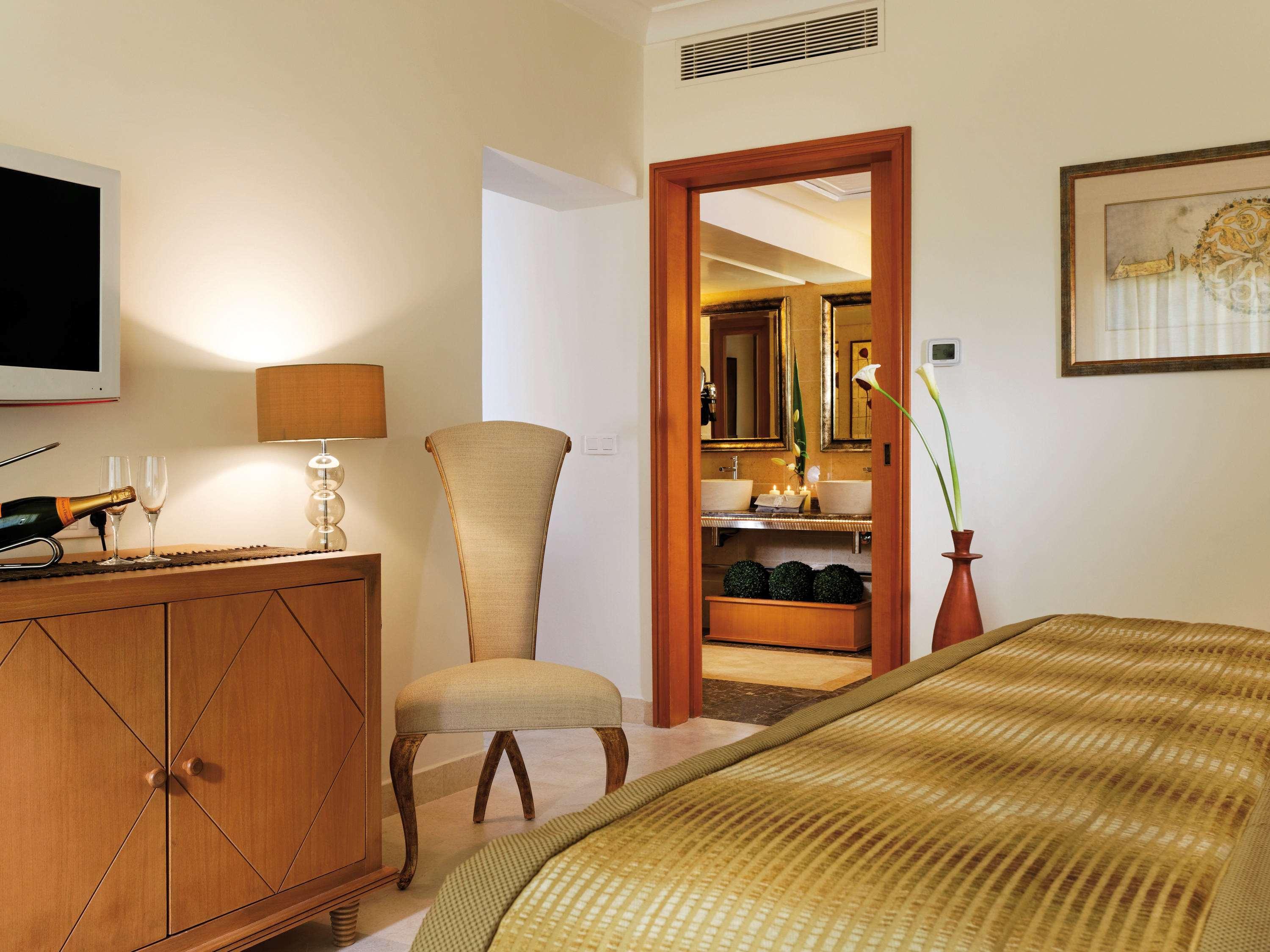 โมเวนพิครีสอร์ตแอนด์มารีนสปา ซูสส์ Hotel ซุส ภายนอก รูปภาพ A room at the hotel