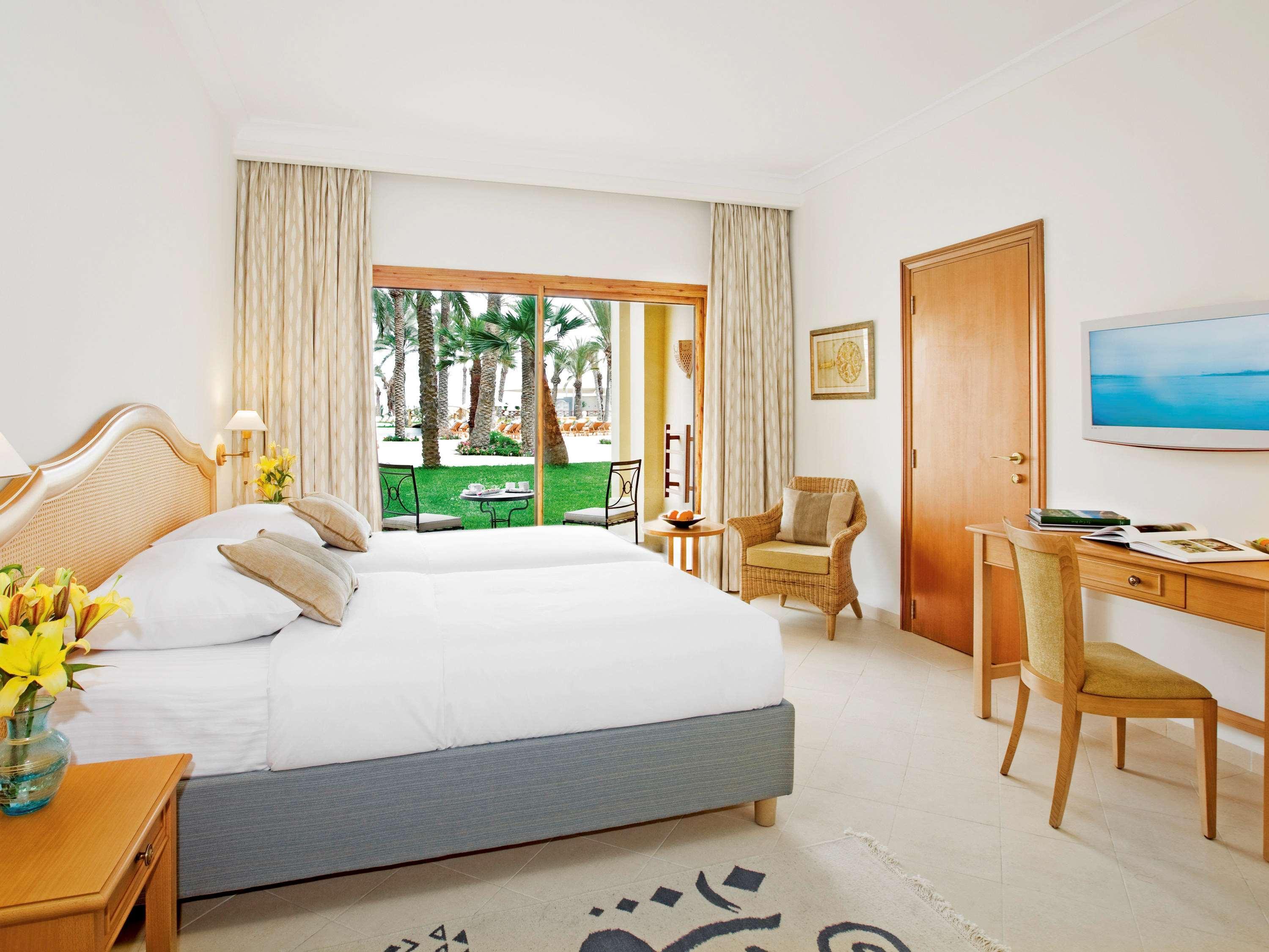 โมเวนพิครีสอร์ตแอนด์มารีนสปา ซูสส์ Hotel ซุส ภายนอก รูปภาพ A room at the Hilton Sharm El Sheikh