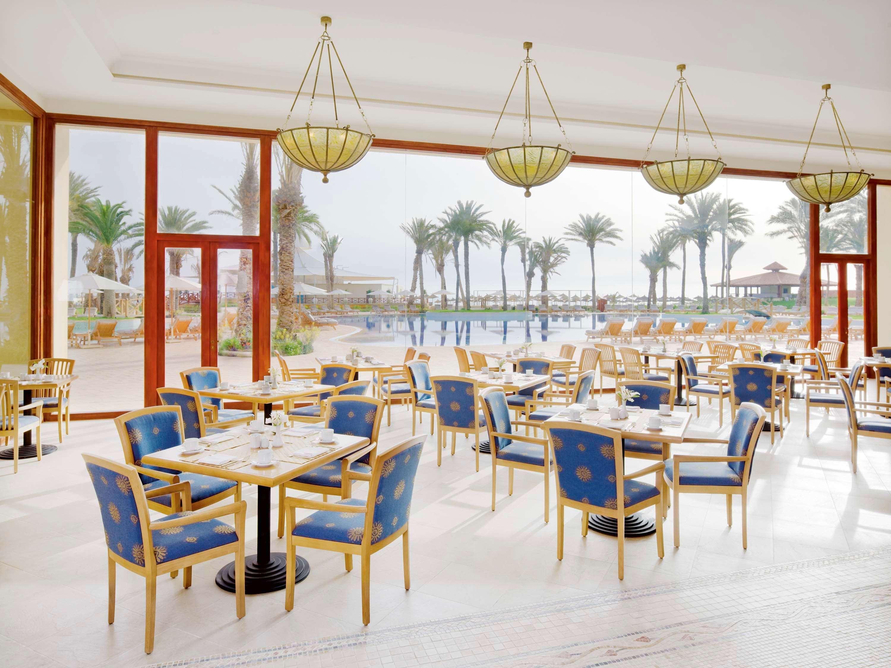 โมเวนพิครีสอร์ตแอนด์มารีนสปา ซูสส์ Hotel ซุส ภายนอก รูปภาพ The restaurant