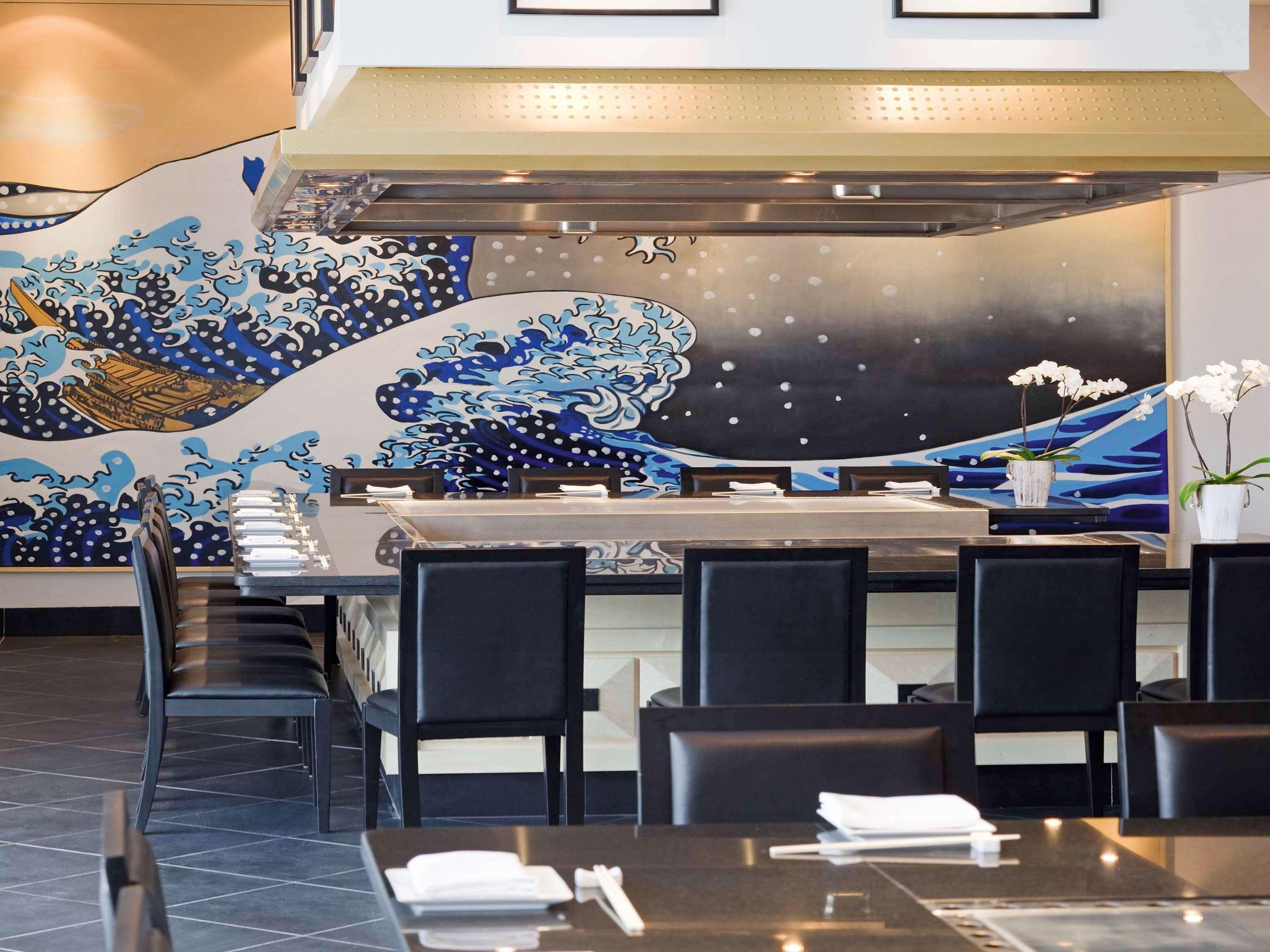 โมเวนพิครีสอร์ตแอนด์มารีนสปา ซูสส์ Hotel ซุส ภายนอก รูปภาพ Sushi Bar