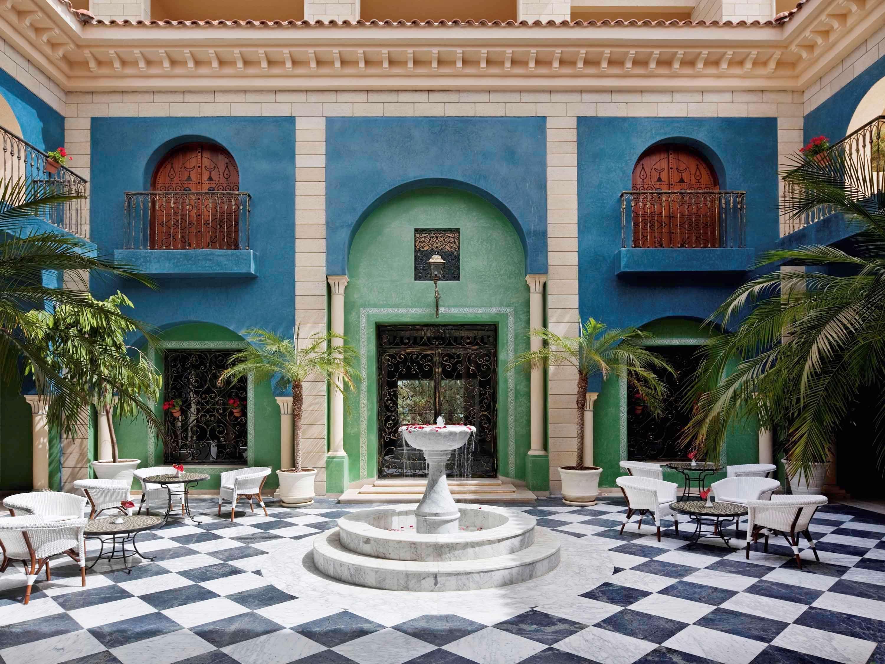 โมเวนพิครีสอร์ตแอนด์มารีนสปา ซูสส์ Hotel ซุส ภายนอก รูปภาพ The hotel's courtyard