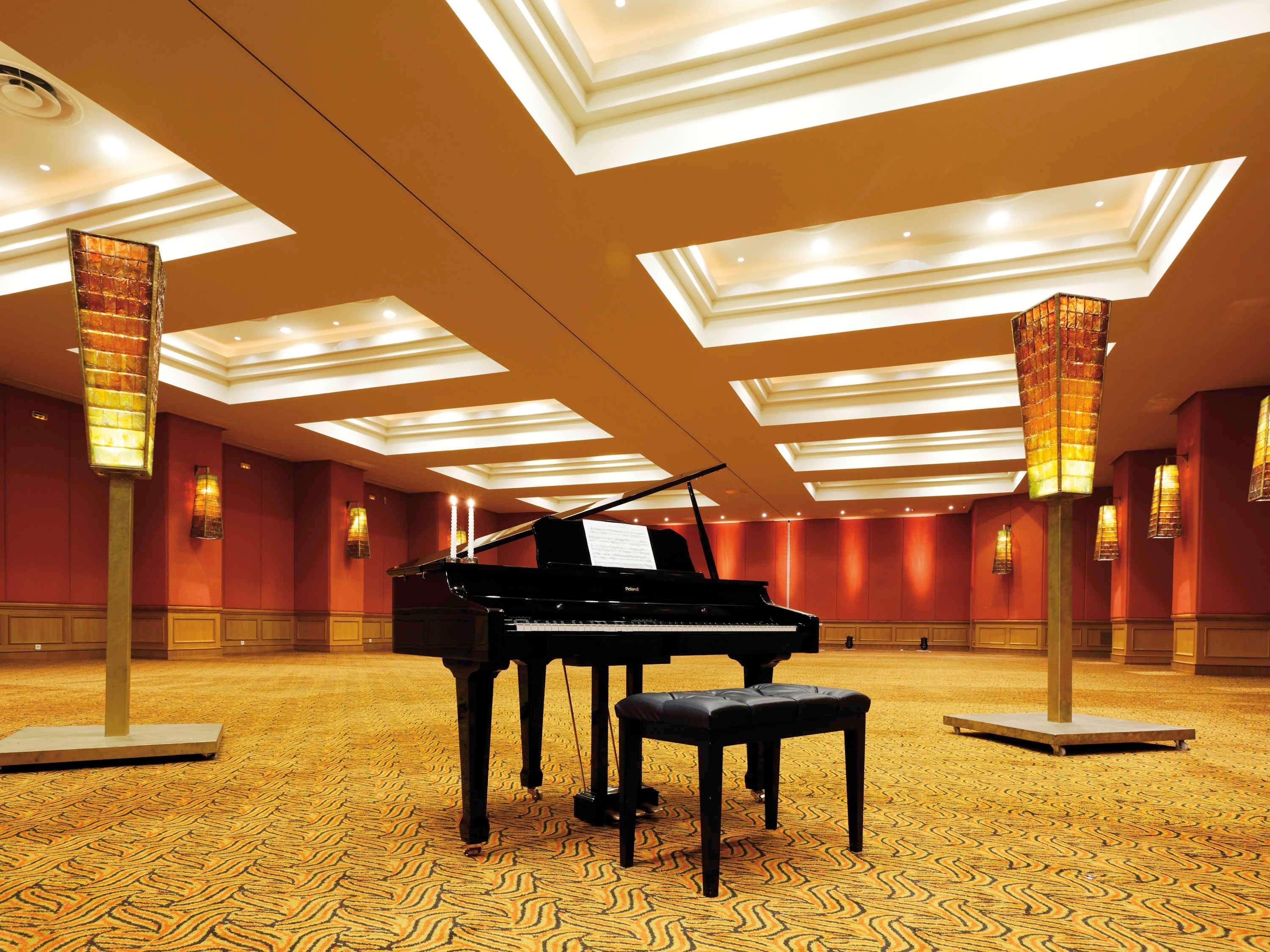 โมเวนพิครีสอร์ตแอนด์มารีนสปา ซูสส์ Hotel ซุส ภายนอก รูปภาพ The Grand Ballroom