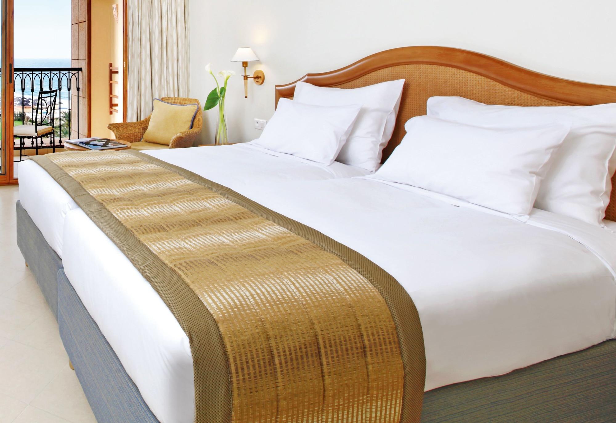 โมเวนพิครีสอร์ตแอนด์มารีนสปา ซูสส์ Hotel ซุส ภายนอก รูปภาพ A bed runner