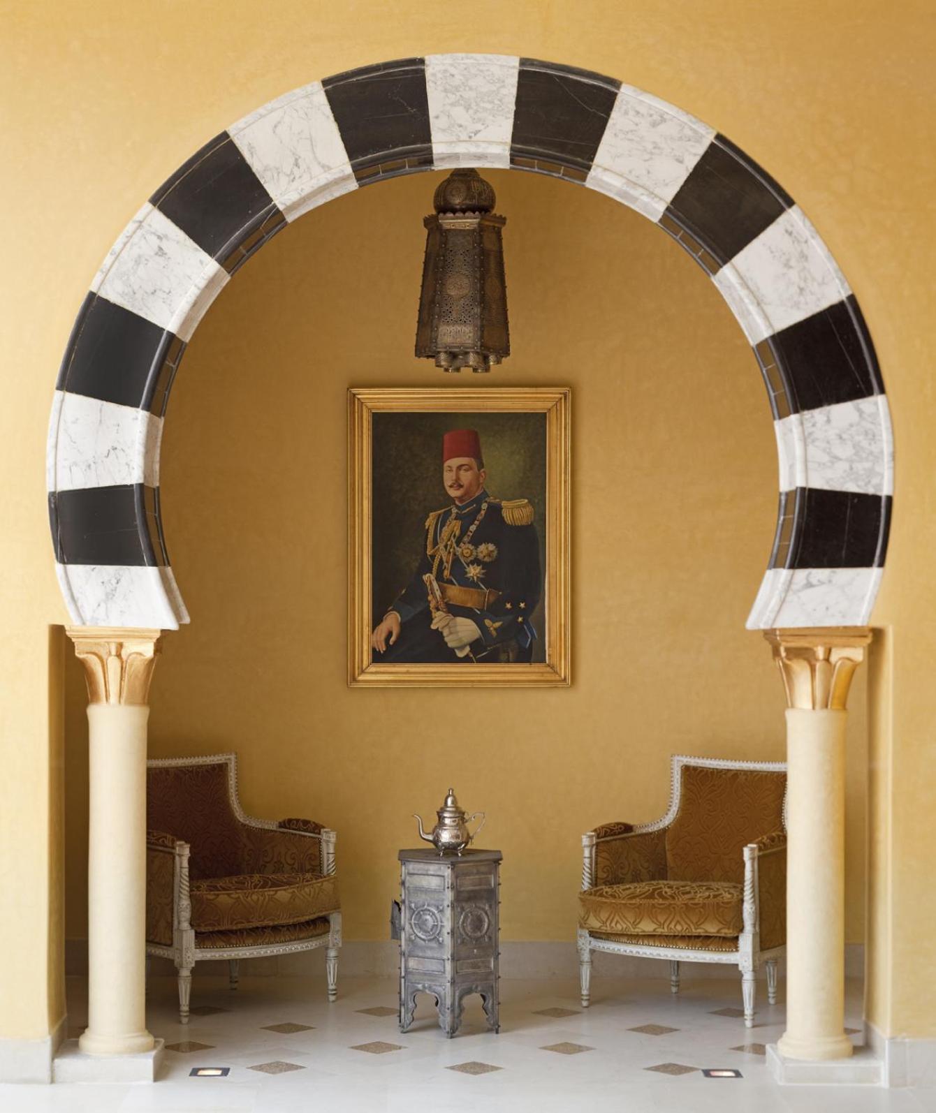 โมเวนพิครีสอร์ตแอนด์มารีนสปา ซูสส์ Hotel ซุส ภายนอก รูปภาพ A portrait of King Idris I in the Royal Palace of the King of Libya