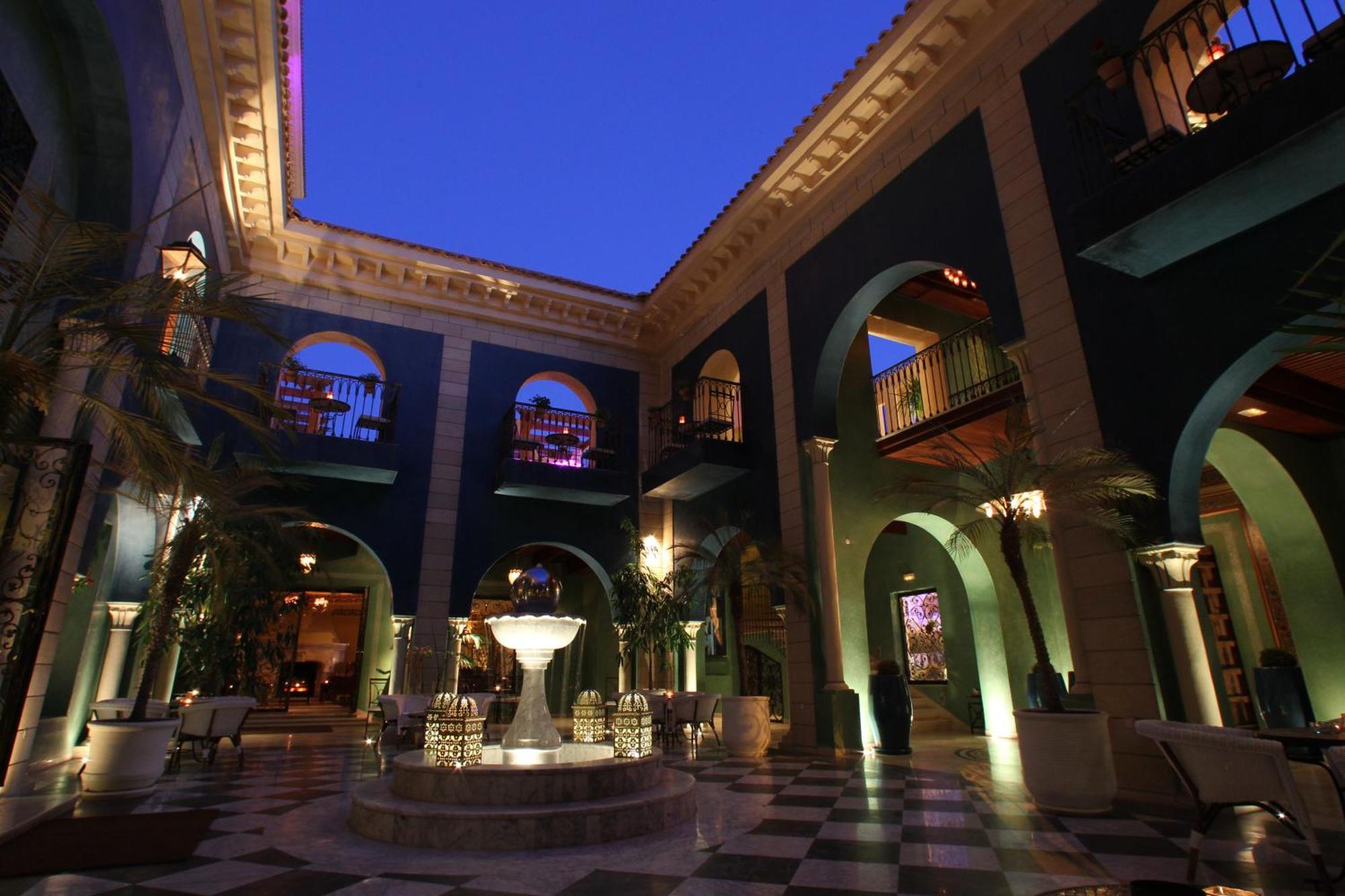 โมเวนพิครีสอร์ตแอนด์มารีนสปา ซูสส์ Hotel ซุส ภายนอก รูปภาพ The interior of the hotel