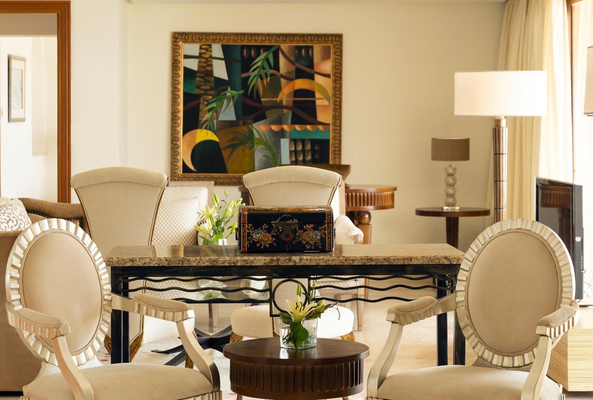 โมเวนพิครีสอร์ตแอนด์มารีนสปา ซูสส์ Hotel ซุส ภายนอก รูปภาพ A dining room