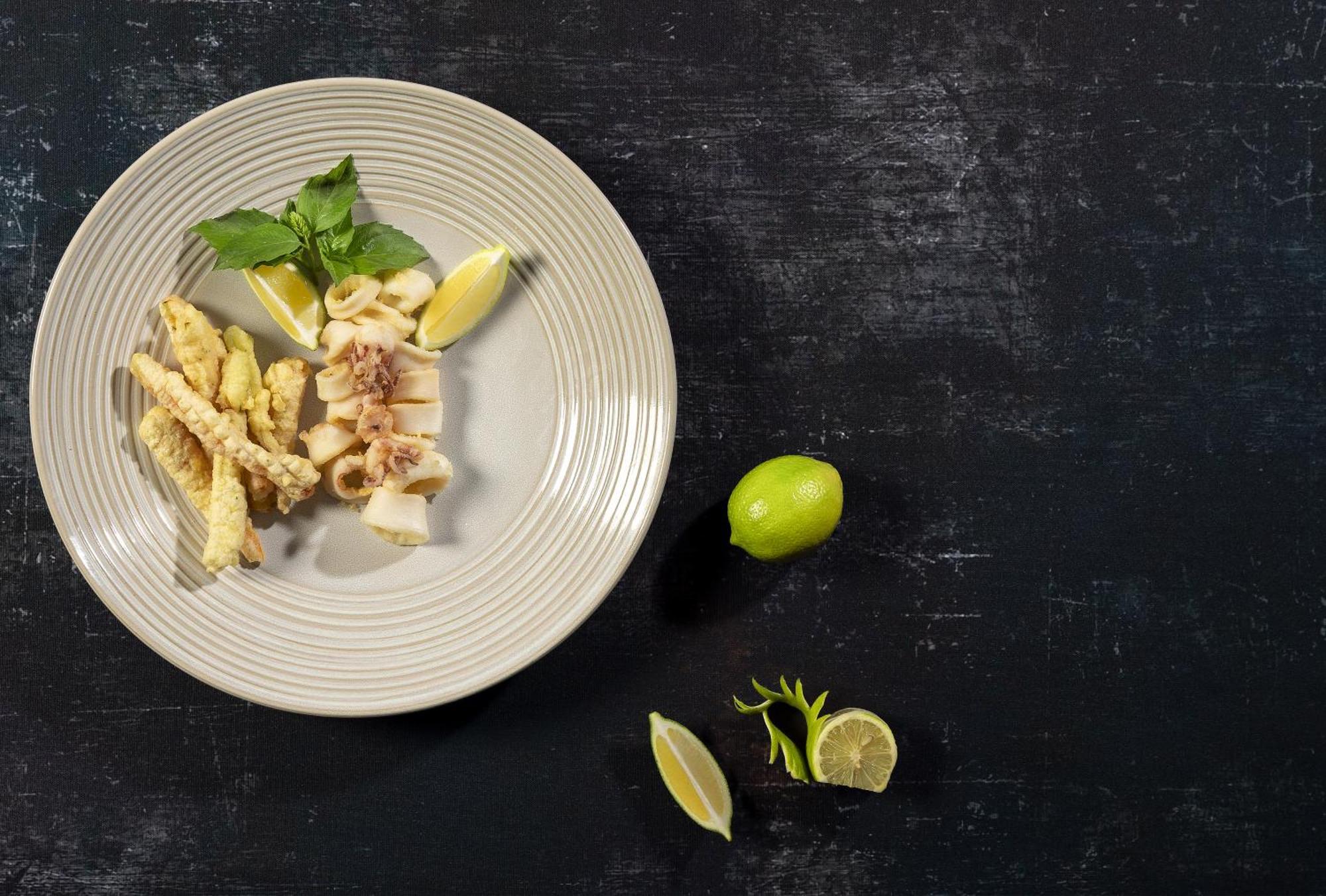 โมเวนพิครีสอร์ตแอนด์มารีนสปา ซูสส์ Hotel ซุส ภายนอก รูปภาพ A plate of raw cuttlefish