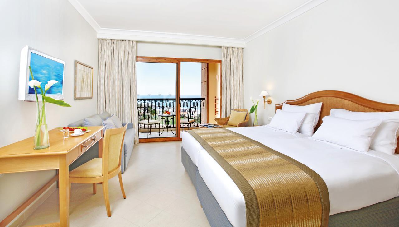 โมเวนพิครีสอร์ตแอนด์มารีนสปา ซูสส์ Hotel ซุส ห้อง รูปภาพ A typical room at the hotel